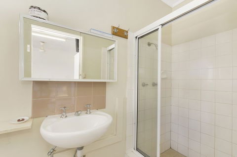 Strand Motel - Accommodation Gladstone 5