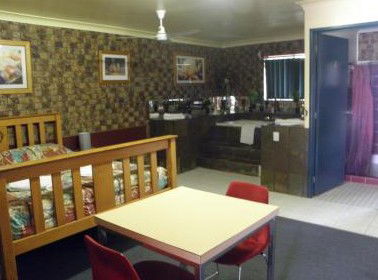 Bronco Motor Inn - Accommodation Gladstone 0