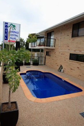 Emerald Central Palms Motel - Accommodation Gladstone 1