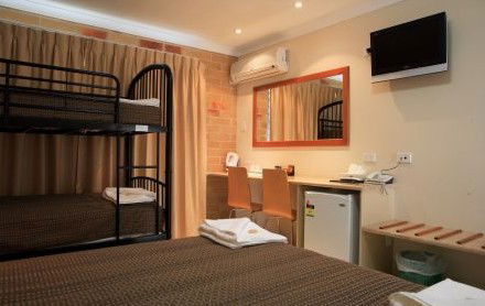 Emerald Central Palms Motel - Accommodation Gladstone 3