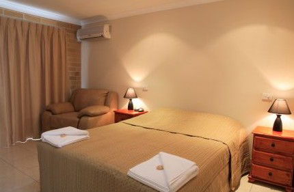 Emerald Central Palms Motel - Accommodation Gladstone 4