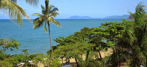 Roydon Beachfront Holiday Apartments - Accommodation Gladstone 1