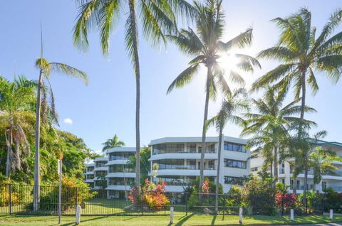 Roydon Beachfront Holiday Apartments - Accommodation Gladstone 5