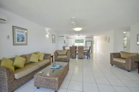 Roydon Beachfront Holiday Apartments - Accommodation Gladstone 8