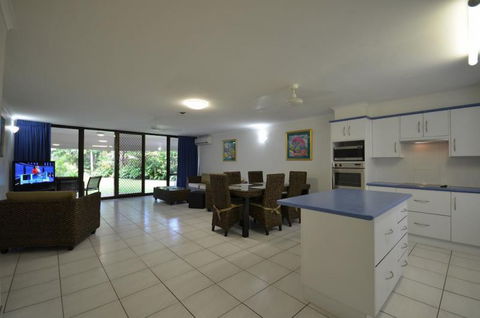 Roydon Beachfront Holiday Apartments - Accommodation Gladstone 10