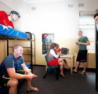 Maze Backpackers And Cb Hotel - Accommodation Gladstone