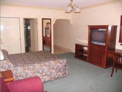 The Lawson Motor Inn - Accommodation Gladstone 1