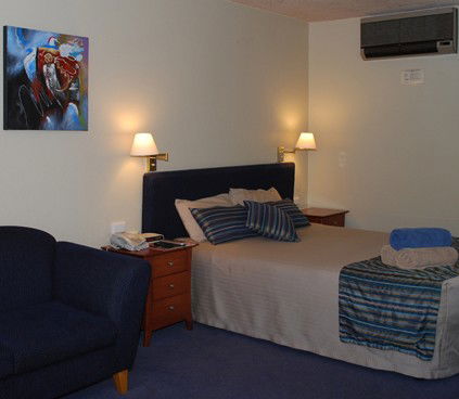 All Seasons Central Court Motel - Accommodation Gladstone 3