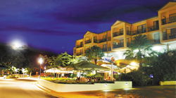 Airlie Beach Hotel - Accommodation Gladstone 0