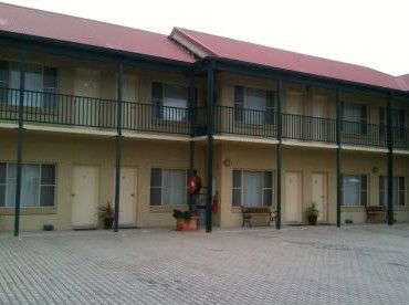 Golden Guitar Motor Inn - Accommodation Gladstone 1