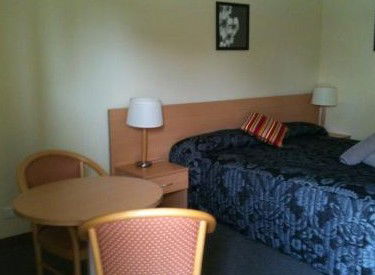 Golden Guitar Motor Inn - Accommodation Gladstone 2