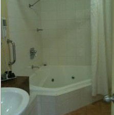 Golden Guitar Motor Inn - Accommodation Gladstone 4