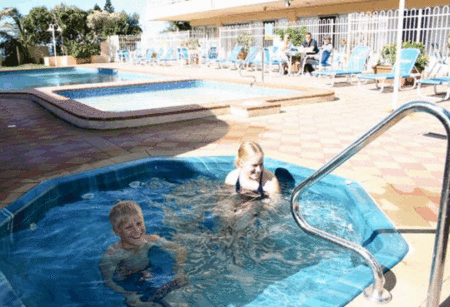 Bahia Beachfront Apartments - Accommodation Gladstone