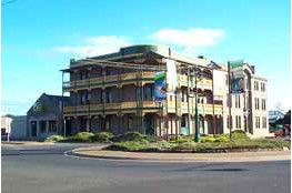 Quality Hotel Bentinck - Accommodation Gladstone 0