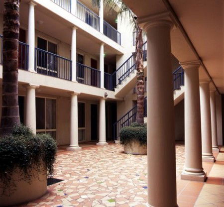 The Manor House - Accommodation Gladstone 3