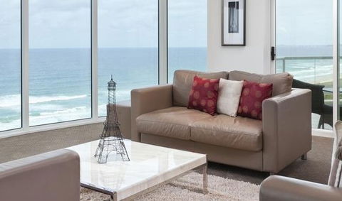 Mint Broadbeach - Accommodation Gladstone 0