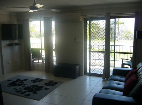 L'Amor Holiday Apartments - Accommodation Gladstone 4