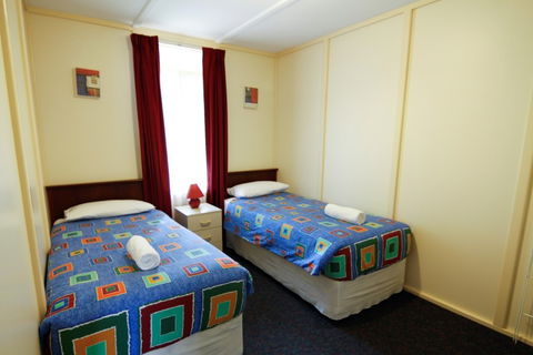 Park Avenue Holiday Units - Accommodation Gladstone 2