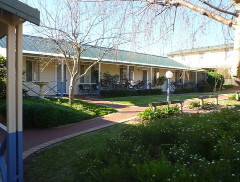 Park Avenue Holiday Units - Accommodation Gladstone 4
