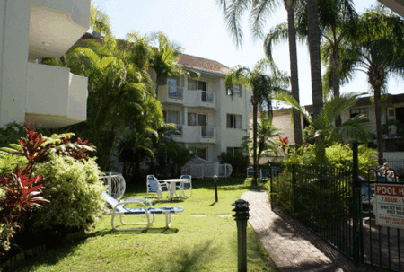 Cannes Court - Accommodation Gladstone 3