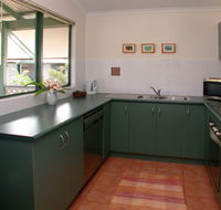 Cocos Beach Bungalows - Accommodation Gladstone