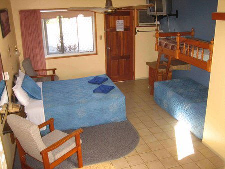 Paradise Court Holiday Units - Accommodation Gladstone 2