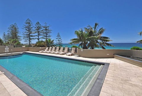 Clubb Coolum Beach - Accommodation Gladstone 1