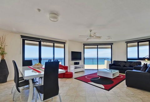 Clubb Coolum Beach - Accommodation Gladstone 2
