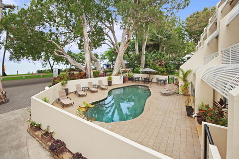 Marlin Waters Beachfront Apartments - Accommodation Gladstone 1