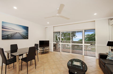 Marlin Waters Beachfront Apartments - Accommodation Gladstone 2