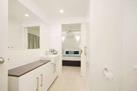 Marlin Waters Beachfront Apartments - Accommodation Gladstone 6