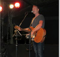 Jon J Bradley Entertainer - Accommodation Gladstone