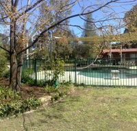 The Vines Holiday Cottages and Winnamatta Guest House - Accommodation Gladstone