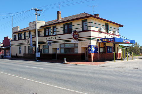 Bullocks Head Tavern - Accommodation Gladstone 0