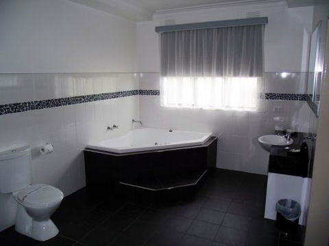503 On Princes Drive Motel - Accommodation Gladstone 2