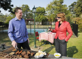 Captains Lodge International - Vip Restaurant - Accommodation Gladstone 0