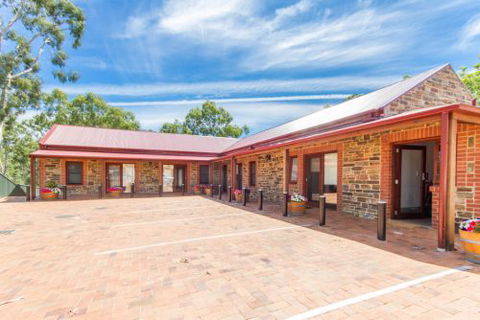 JV Jones Pty Ltd - Accommodation Gladstone 0