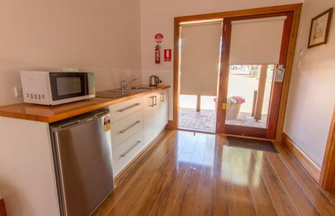 JV Jones Pty Ltd - Accommodation Gladstone 4