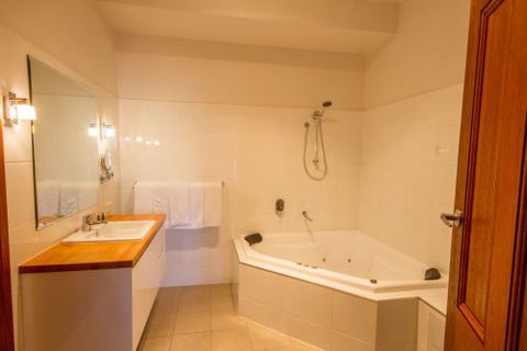 JV Jones Pty Ltd - Accommodation Gladstone 5