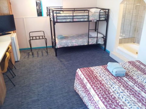 Charlton Motel - Accommodation Gladstone 2