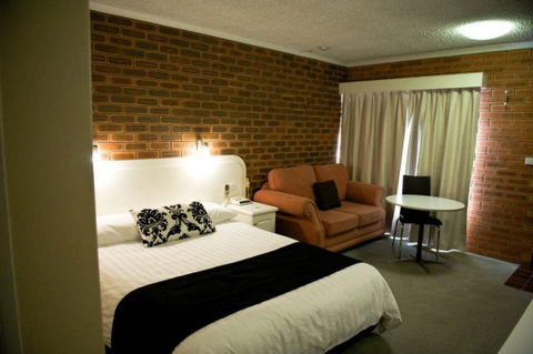 Cousins Motor Inn - Accommodation Gladstone 9