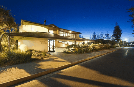 Beach Hotel Resort - Accommodation Gladstone 1