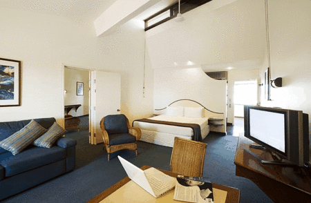 Beach Hotel Resort - Accommodation Gladstone 3