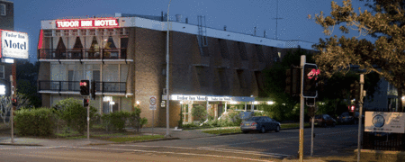 Tudor Inn Motel - Accommodation Gladstone 0