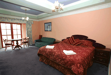 Hatchers Manor - Accommodation Gladstone 0