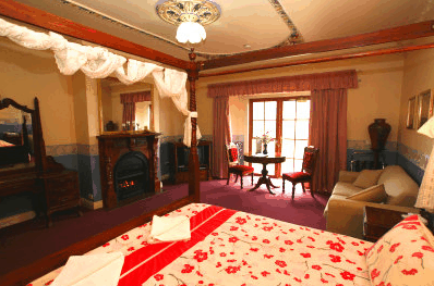 Hatchers Manor - Accommodation Gladstone 1