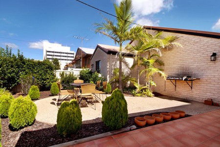 Asters On James Motor Inn - Accommodation Gladstone 0