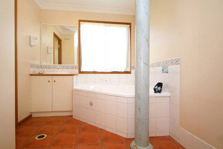 Asters On James Motor Inn - Accommodation Gladstone 3