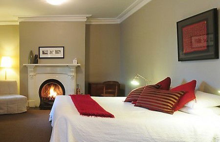 Athelstane House - Accommodation Gladstone 0