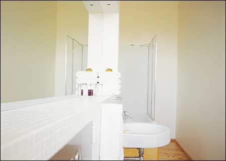 The Hatton Hotel - Accommodation Gladstone 1
